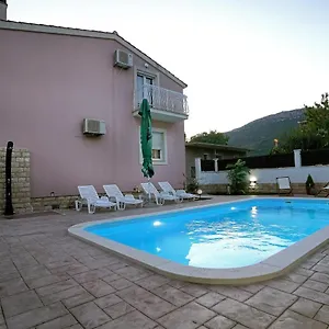  Villa Tago With Heated New Pool